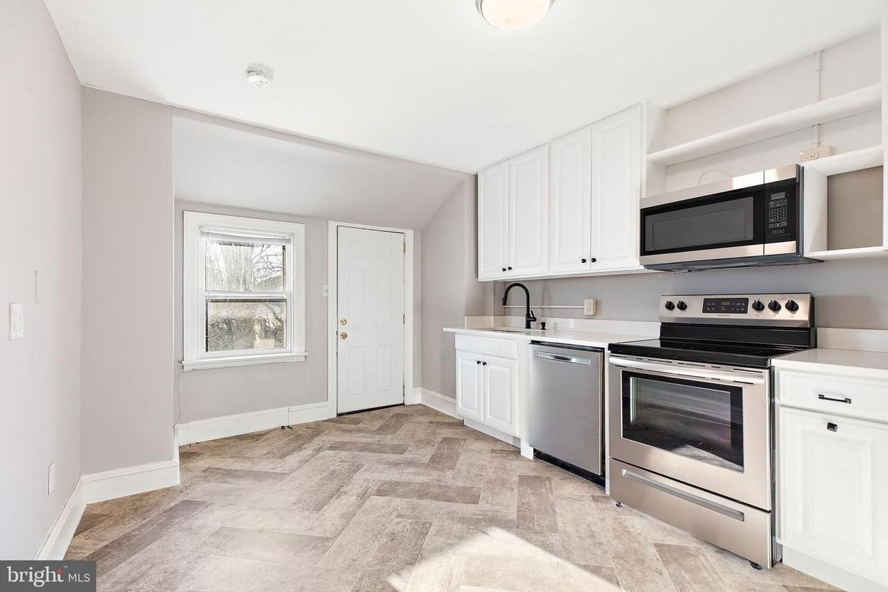 1614 N Broom St - Photo 3 of 10