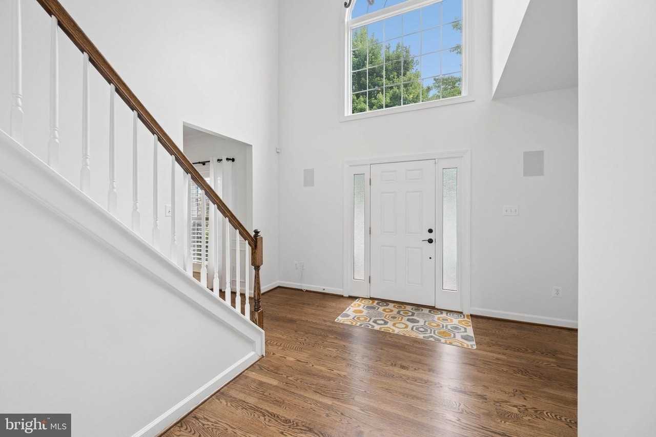 110 Bedrock Dr - Photo 3 of 50