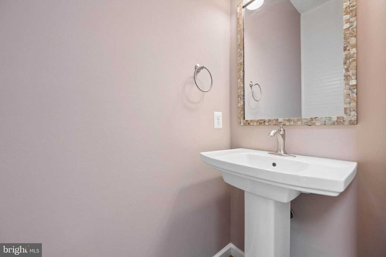 110 Bedrock Dr - Photo 6 of 50