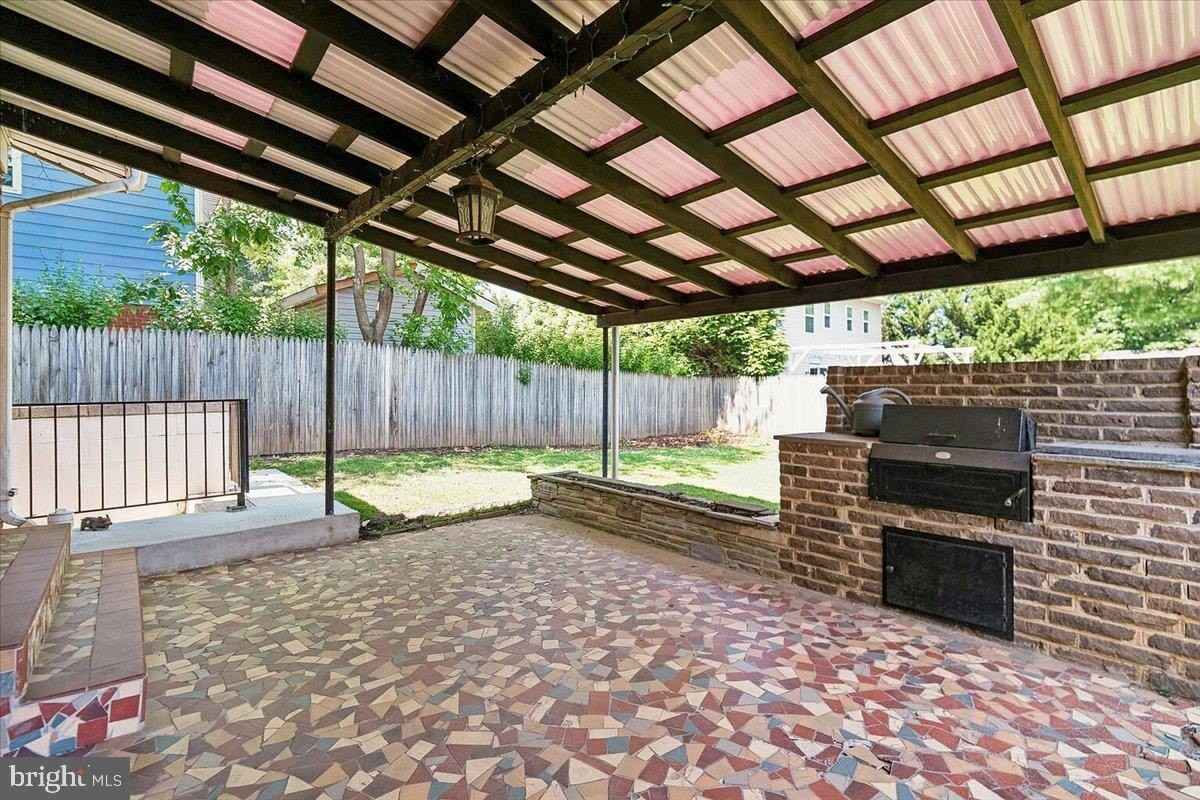 1103 Playford Ln - Photo 7 of 30