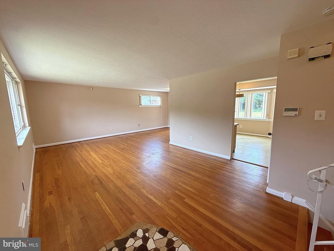 7104 Adelphi Rd - Photo 4 of 35
