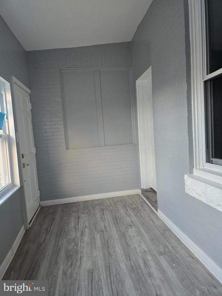 211 Spruce St - Photo 2 of 15