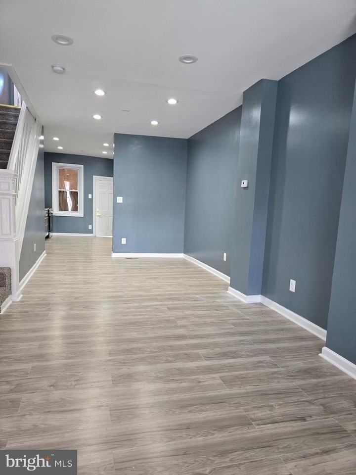 211 Spruce St - Photo 4 of 15