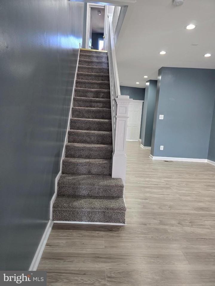 211 Spruce St - Photo 6 of 15