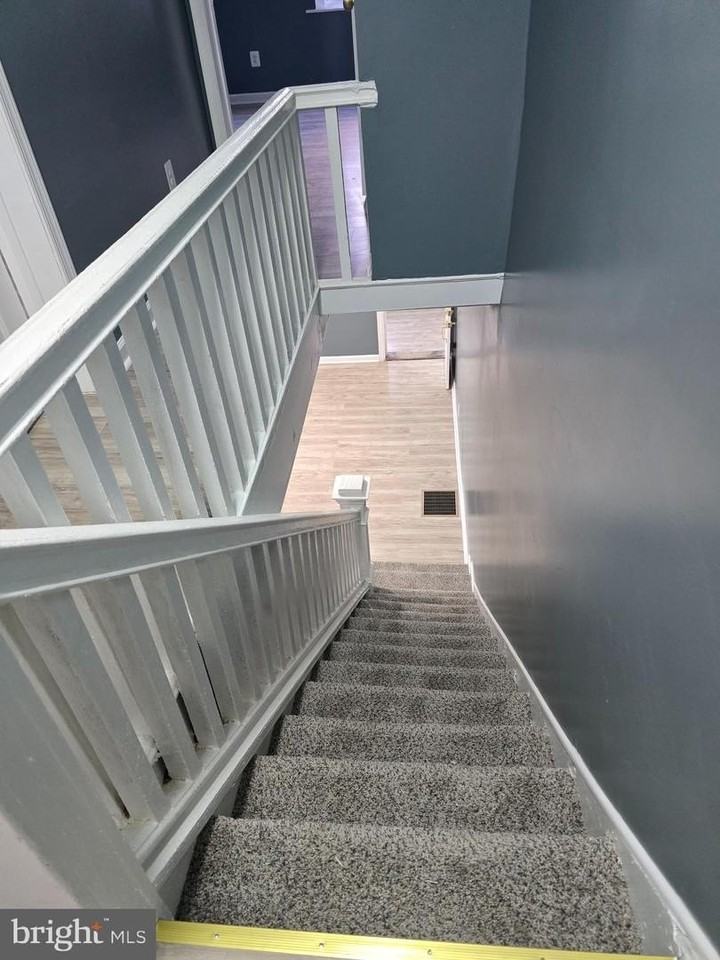 211 Spruce St - Photo 7 of 15