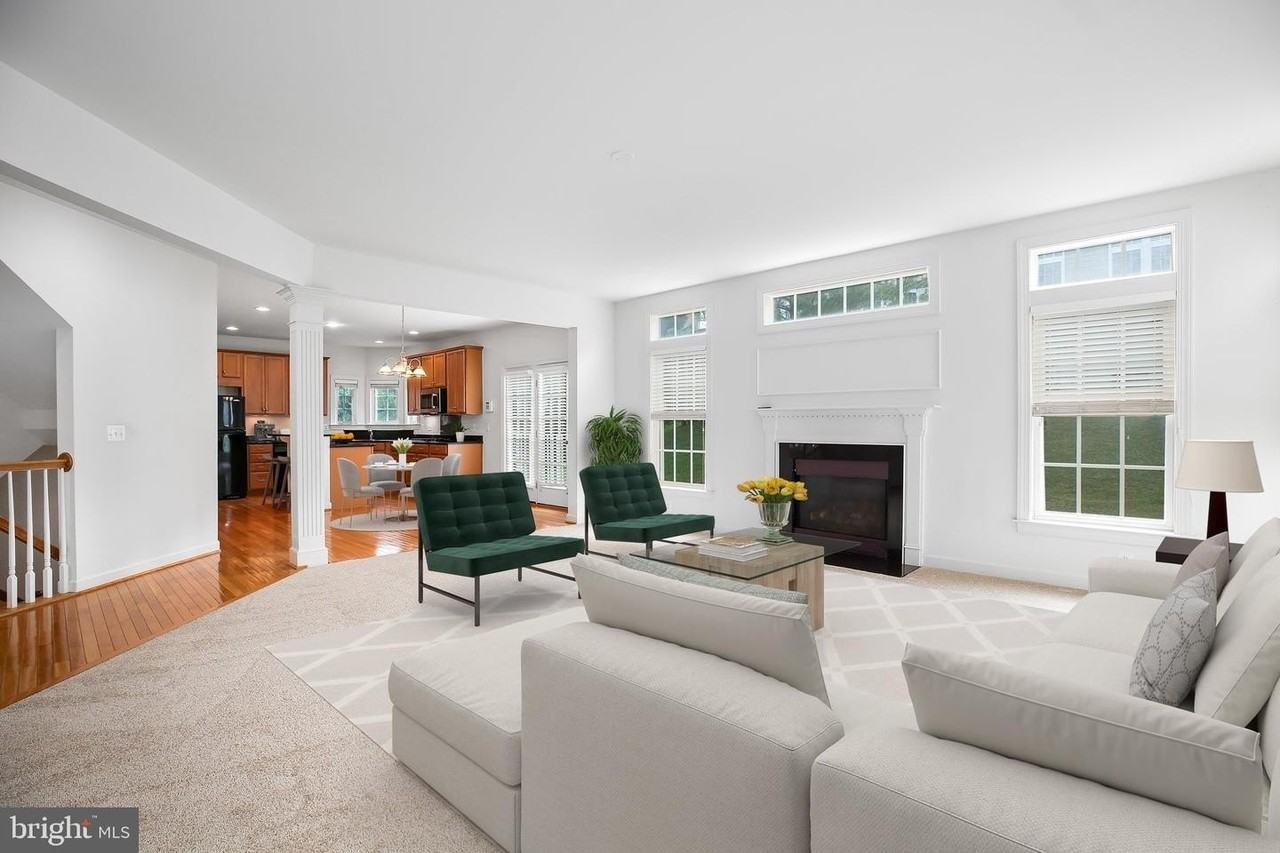 1002 Dorthea Ct - Photo 4 of 39