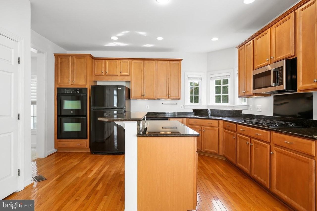 1002 Dorthea Ct - Photo 7 of 39