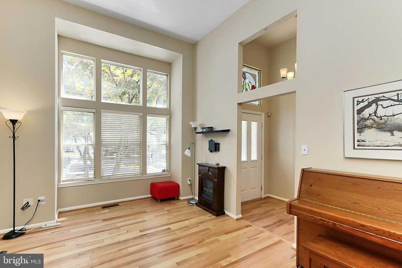 9694 Poindexter Ct - Photo 5 of 36