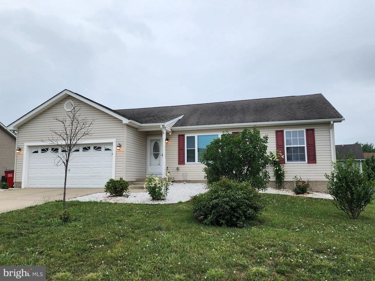 227 Tather Dr - Photo 2 of 23