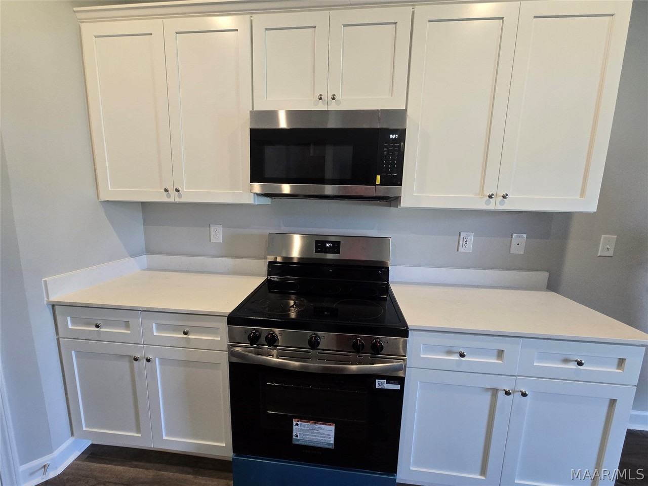 1010 Garden Ln - Photo 5 of 28