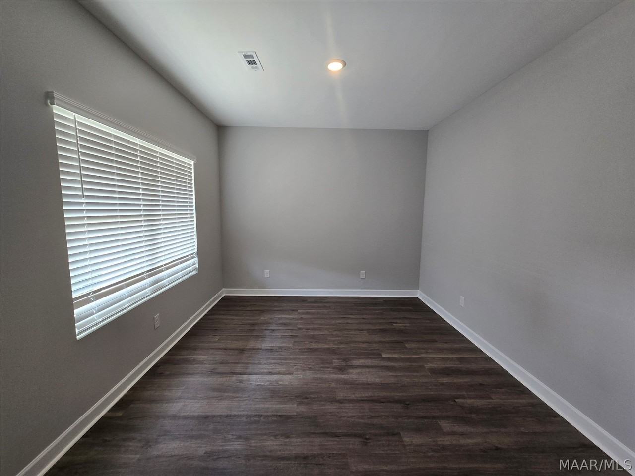 1010 Garden Ln - Photo 7 of 28