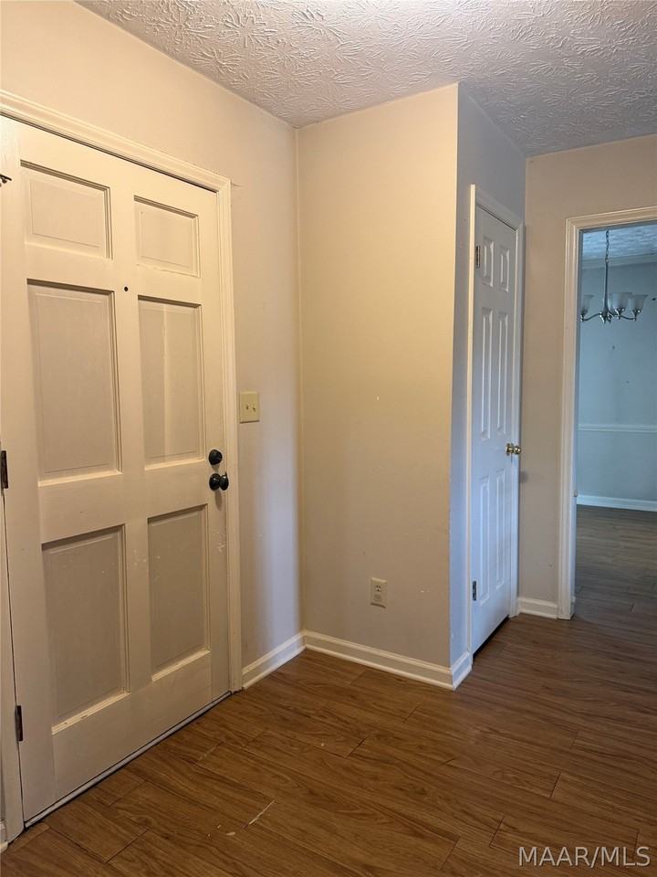 803 Summer Ln - Photo 2 of 25