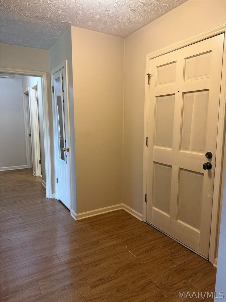 803 Summer Ln - Photo 3 of 25