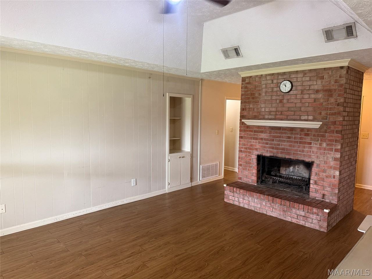803 Summer Ln - Photo 4 of 25