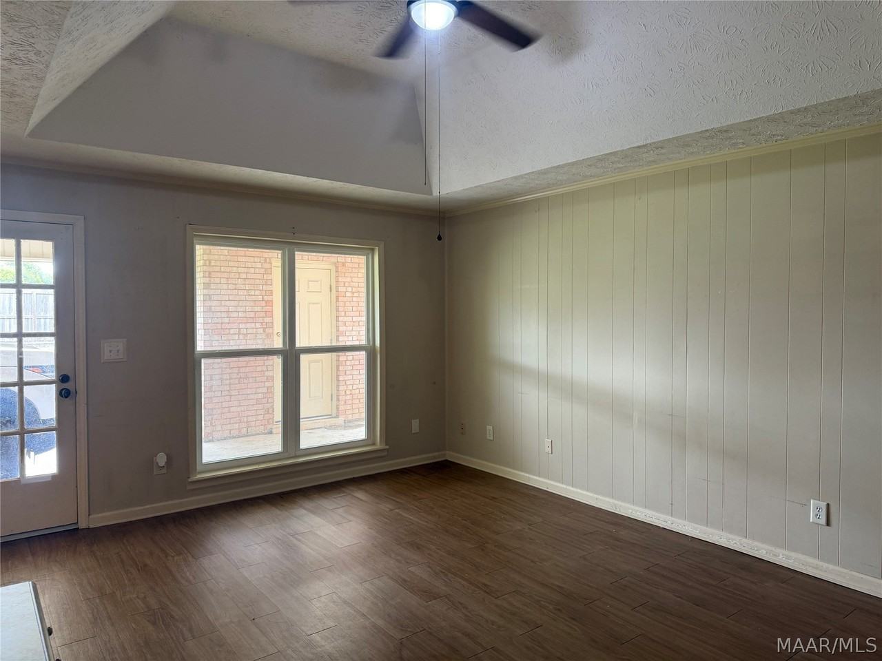 803 Summer Ln - Photo 5 of 25