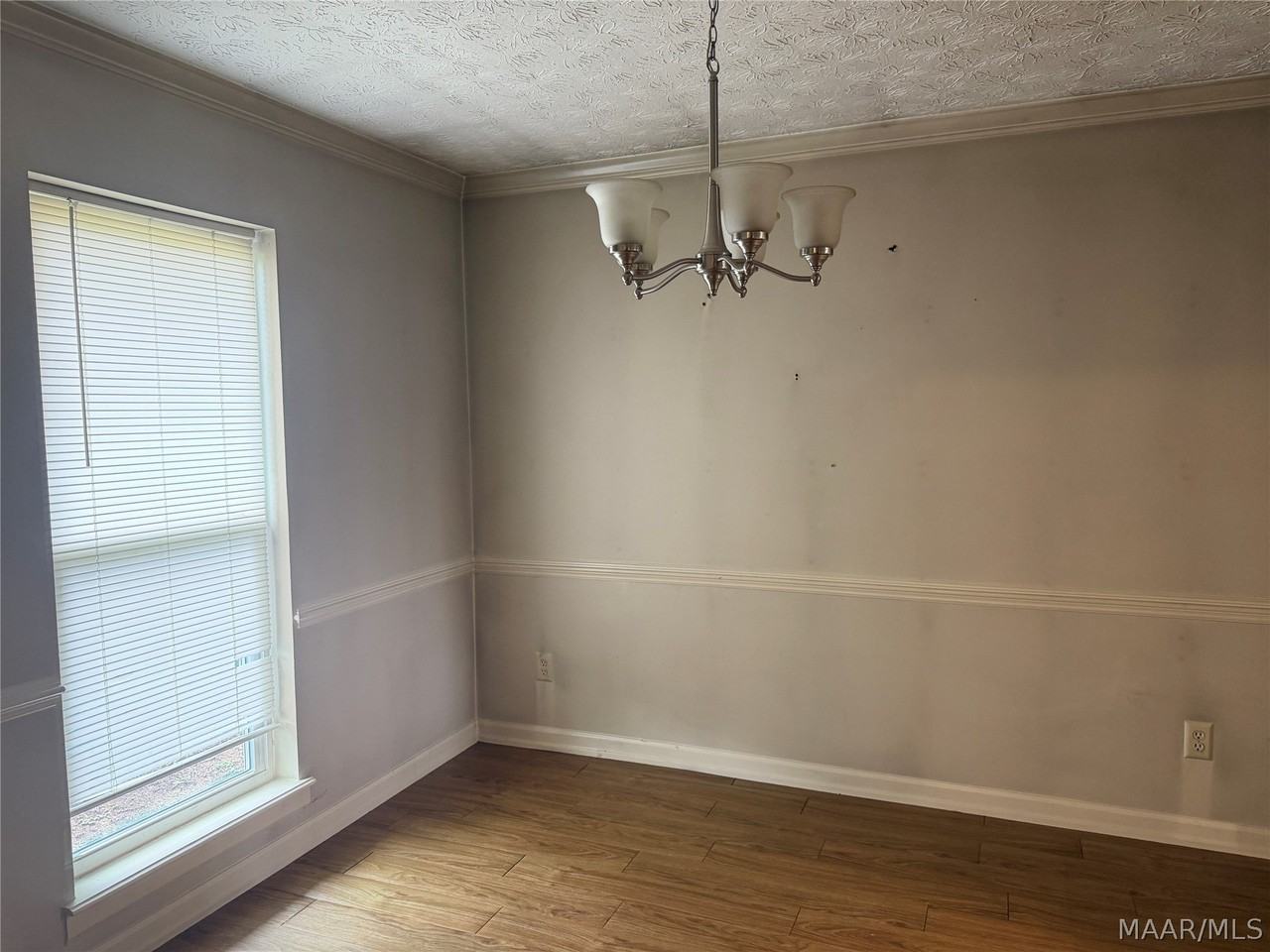 803 Summer Ln - Photo 7 of 25