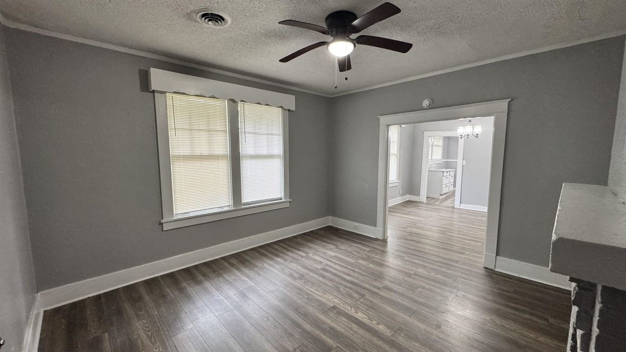 3209 Choctaw Ave - Photo 3 of 12
