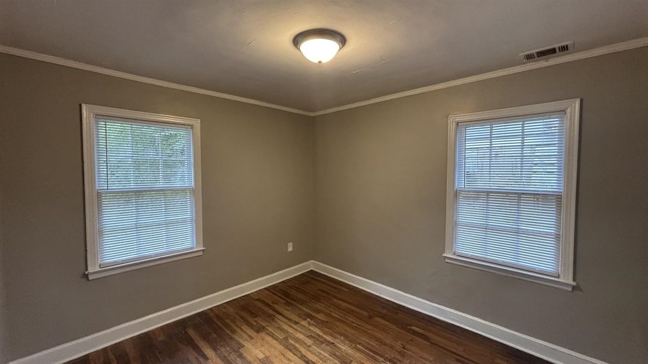 899 Chatwood St - Photo 2 of 11