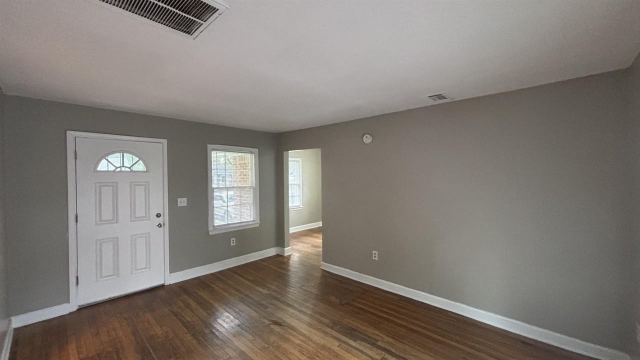 899 Chatwood St - Photo 5 of 11