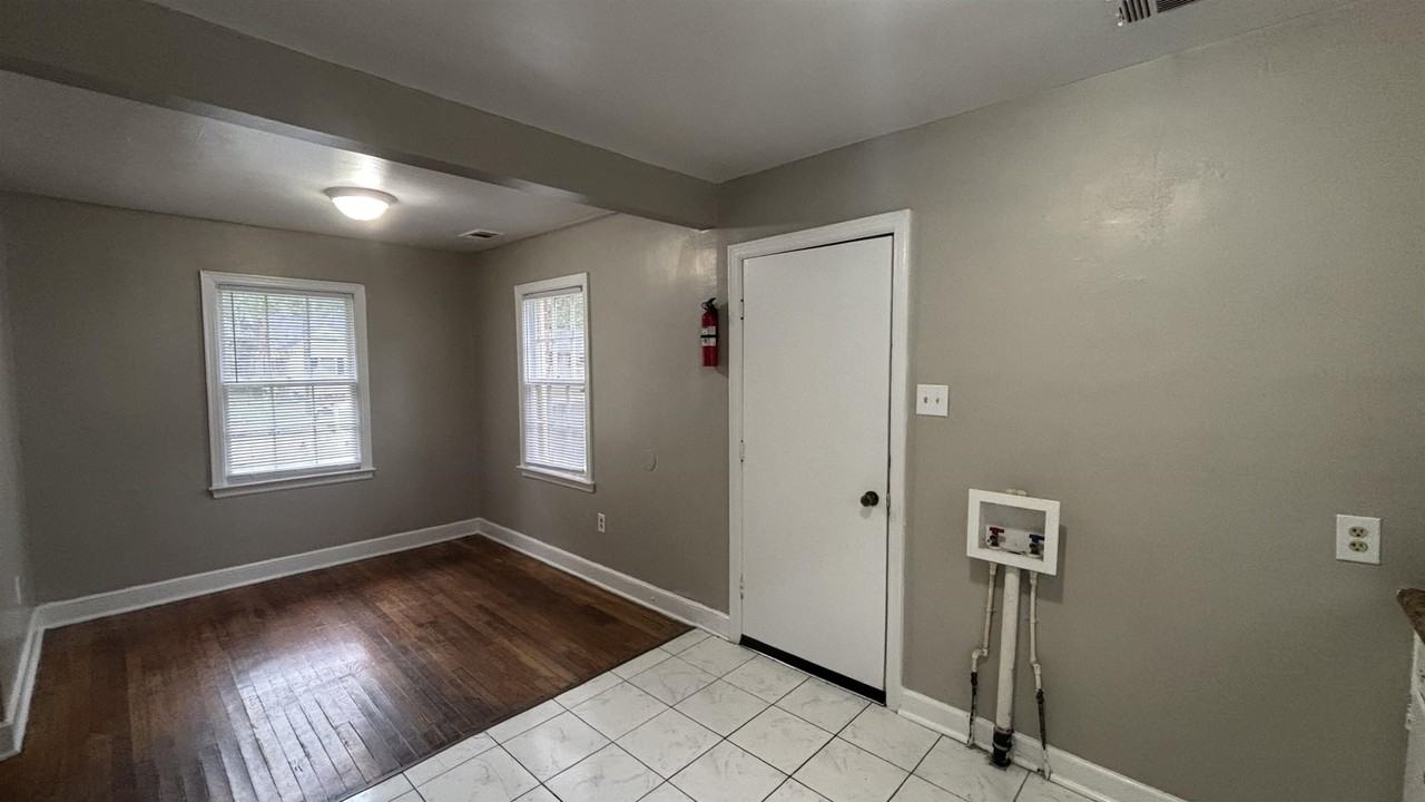 899 Chatwood St - Photo 6 of 11