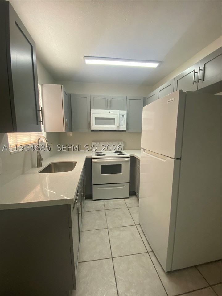 11350 Sw 3rd St #A - Photo 5 of 18