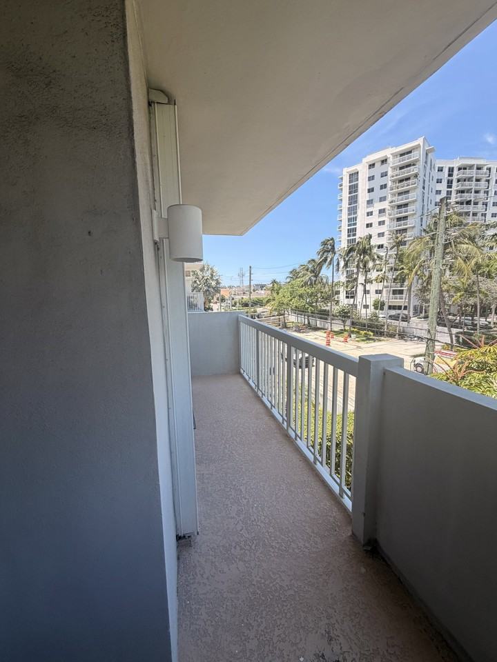 1607 Bay Rd #3D - Photo 5 of 8