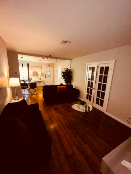 1448 Dewey St - Photo 6 of 8