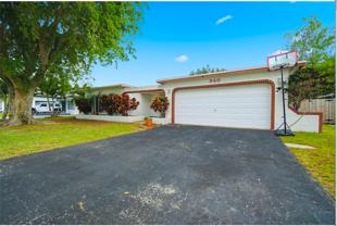920 Nw 92nd Ave - Photo 1 of 1