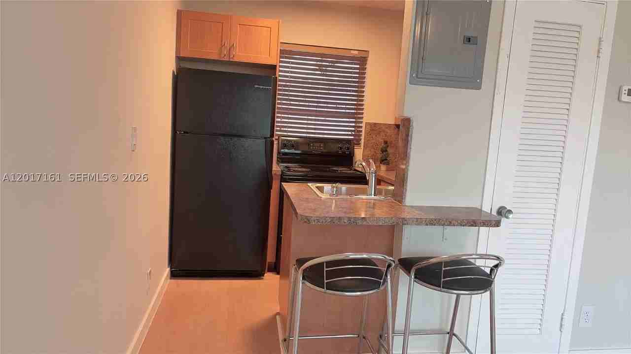 3212 Ne 7th Pl #10 - Photo 7 of 15
