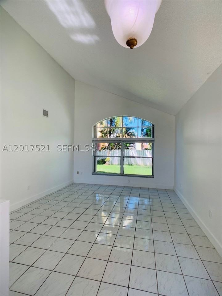 18801 Nw 12th St #18801 - Photo 4 of 50