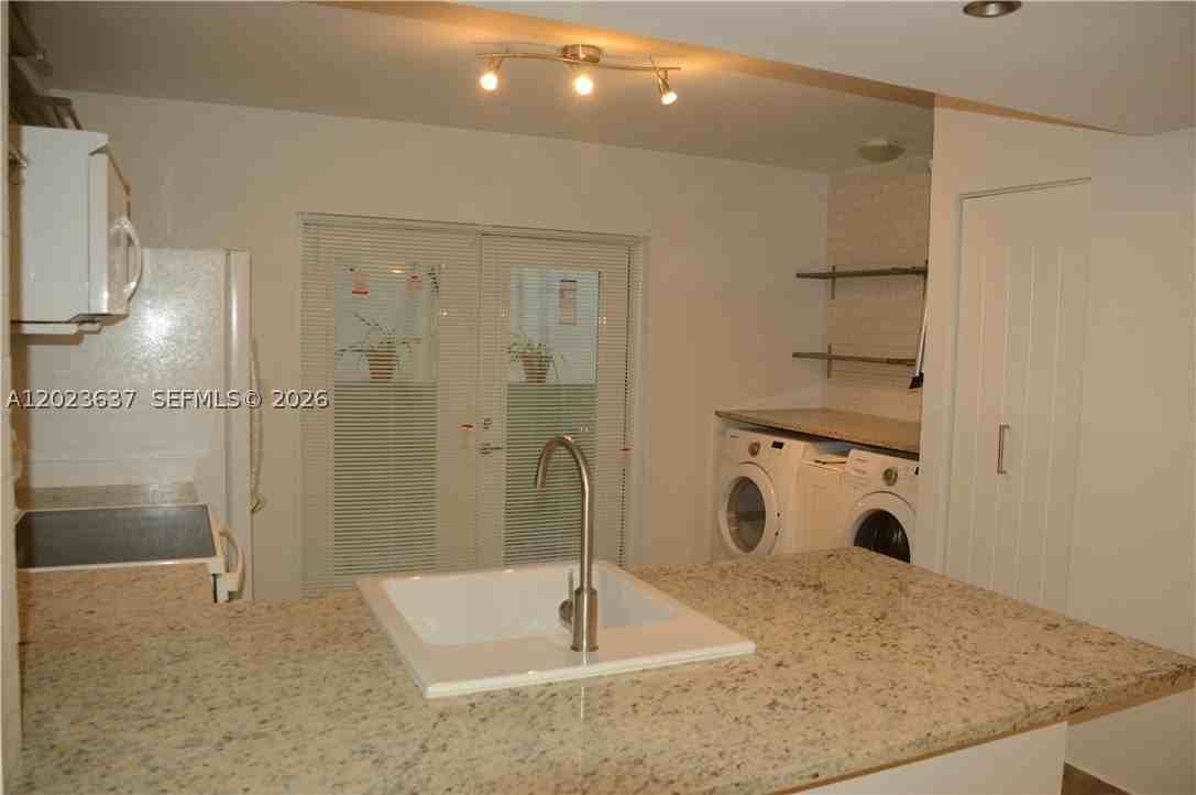 937 Michigan Ave #3 - Photo 4 of 11