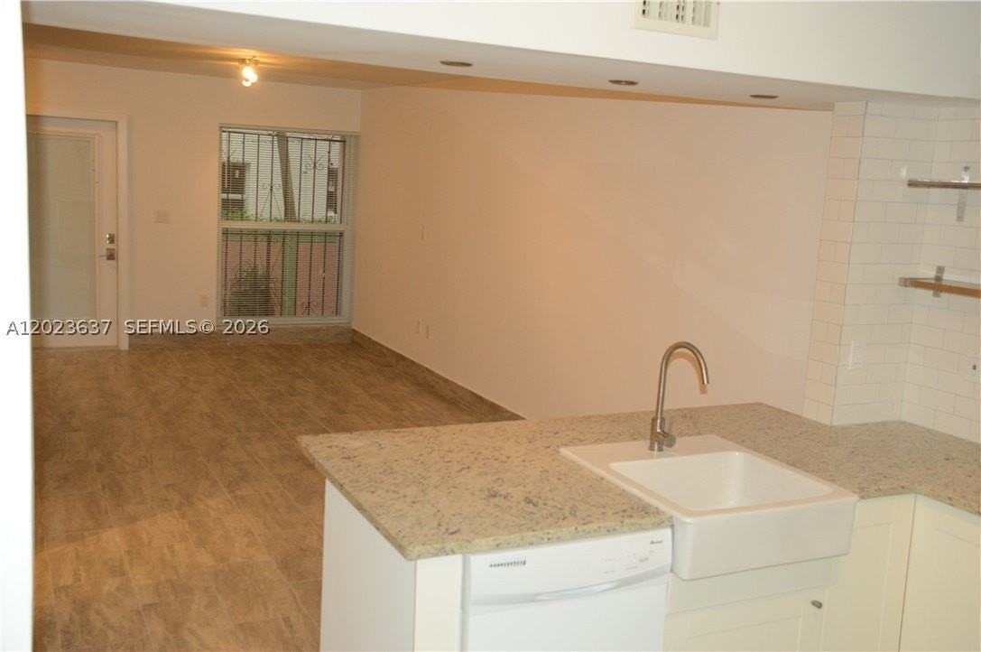 937 Michigan Ave #3 - Photo 5 of 11