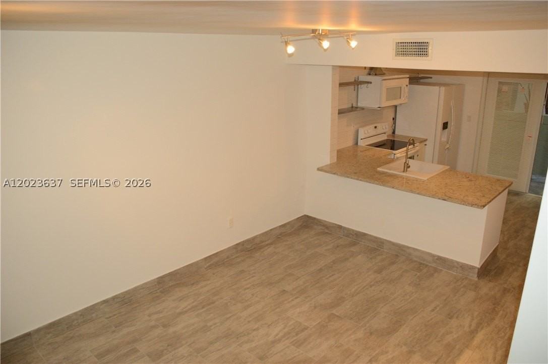 937 Michigan Ave #3 - Photo 6 of 11
