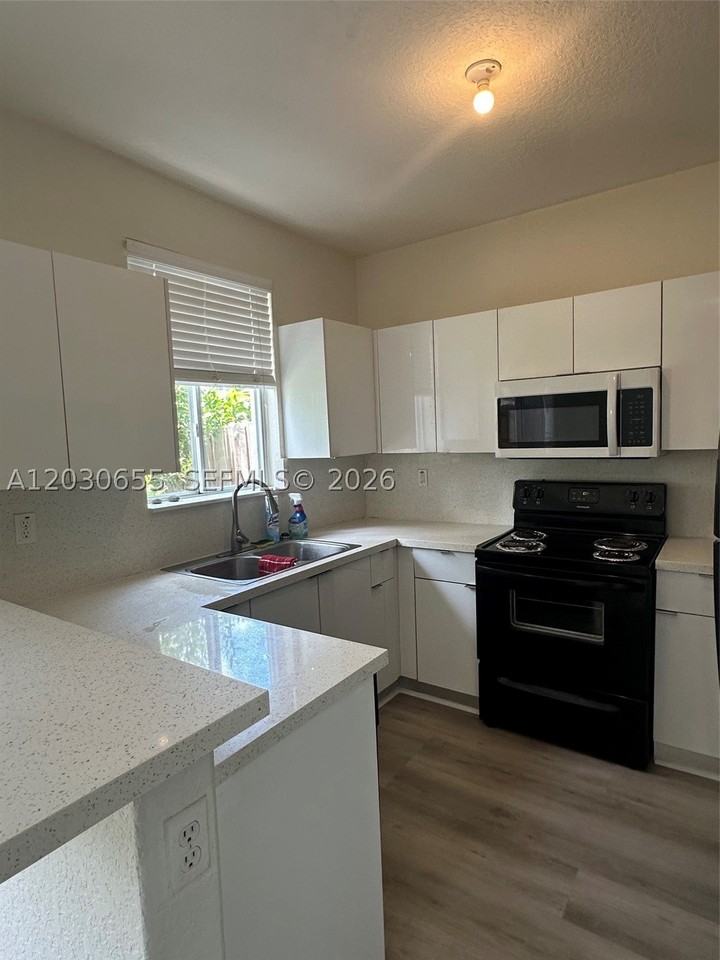 2330 Se 10th St #2330 - Photo 5 of 26