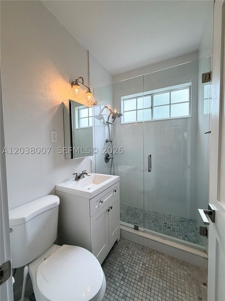 15 Madeira Ave #2 - Photo 4 of 10