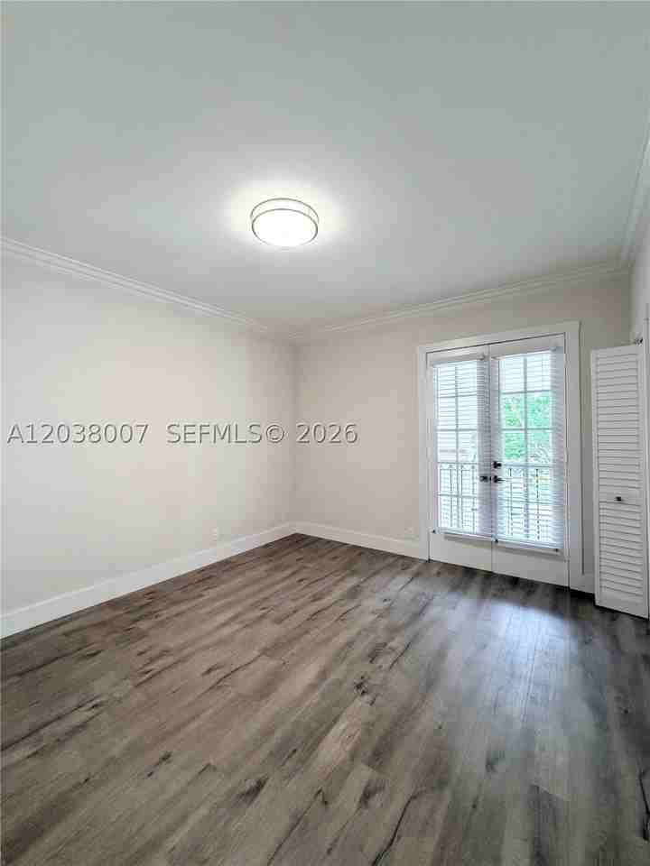 15 Madeira Ave #2 - Photo 5 of 10
