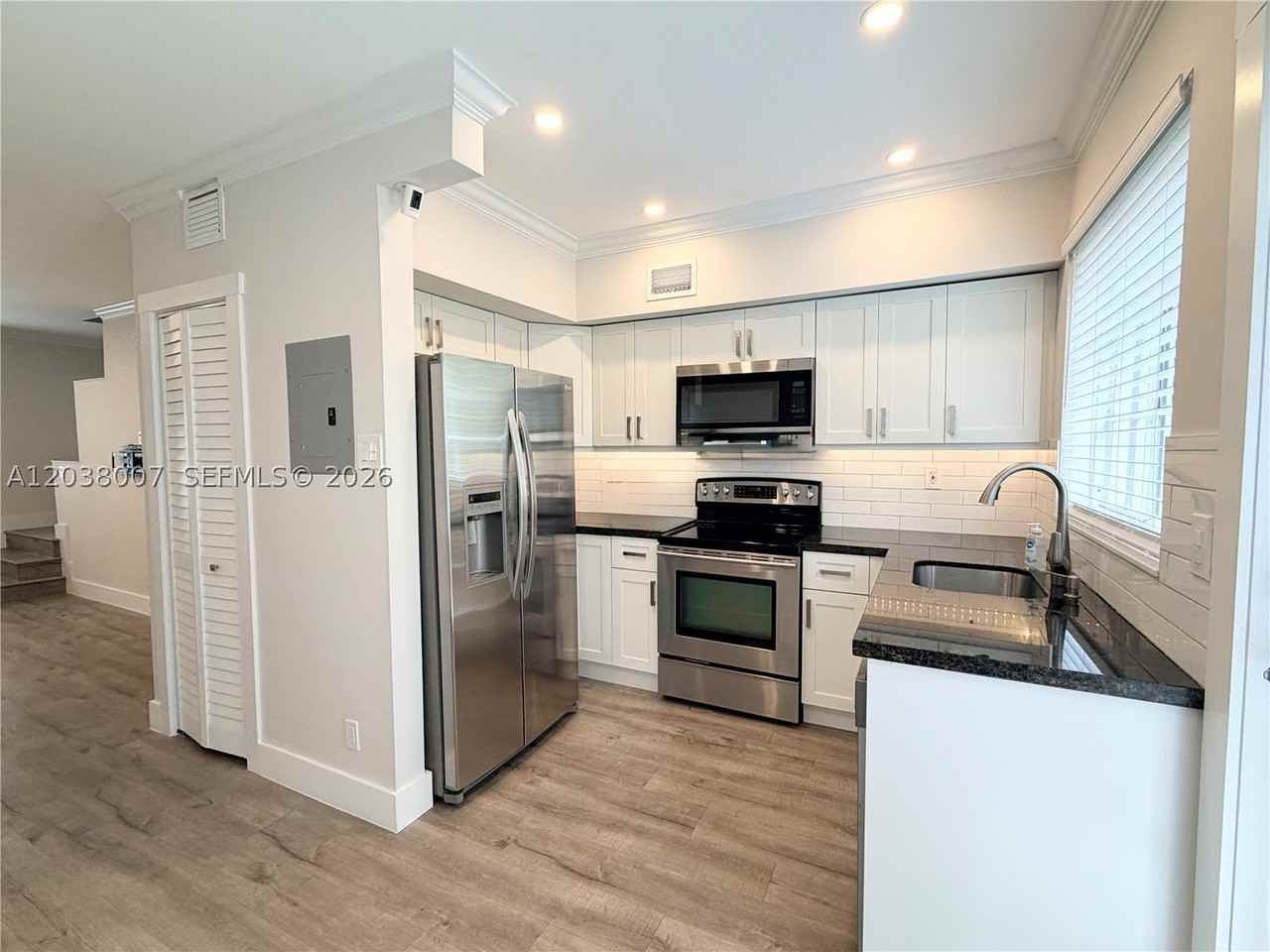 15 Madeira Ave #2 - Photo 7 of 10
