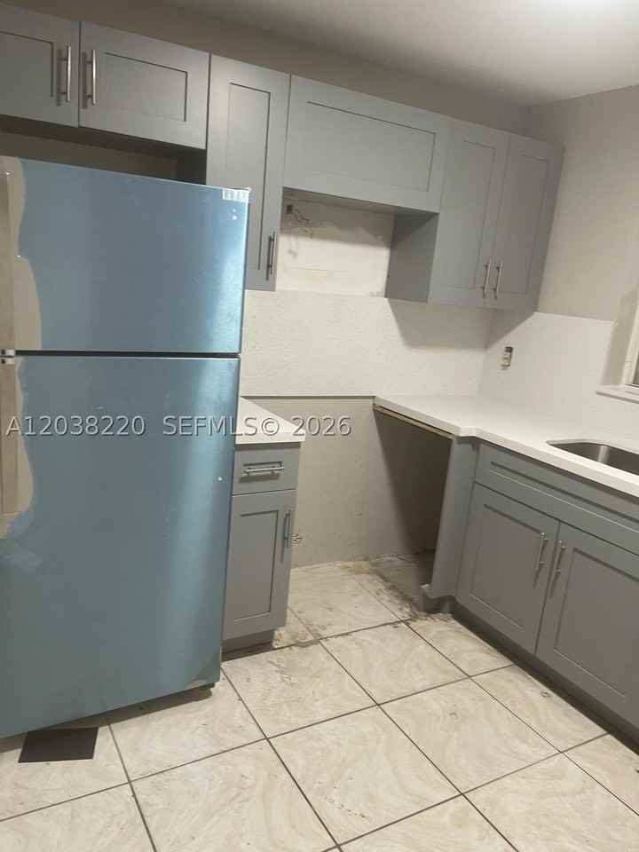 5424 Nw 17th Ct #5424 - Photo 4 of 9