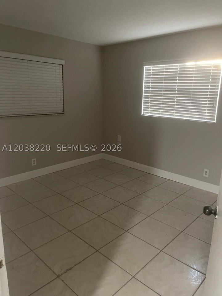 5424 Nw 17th Ct #5424 - Photo 5 of 9