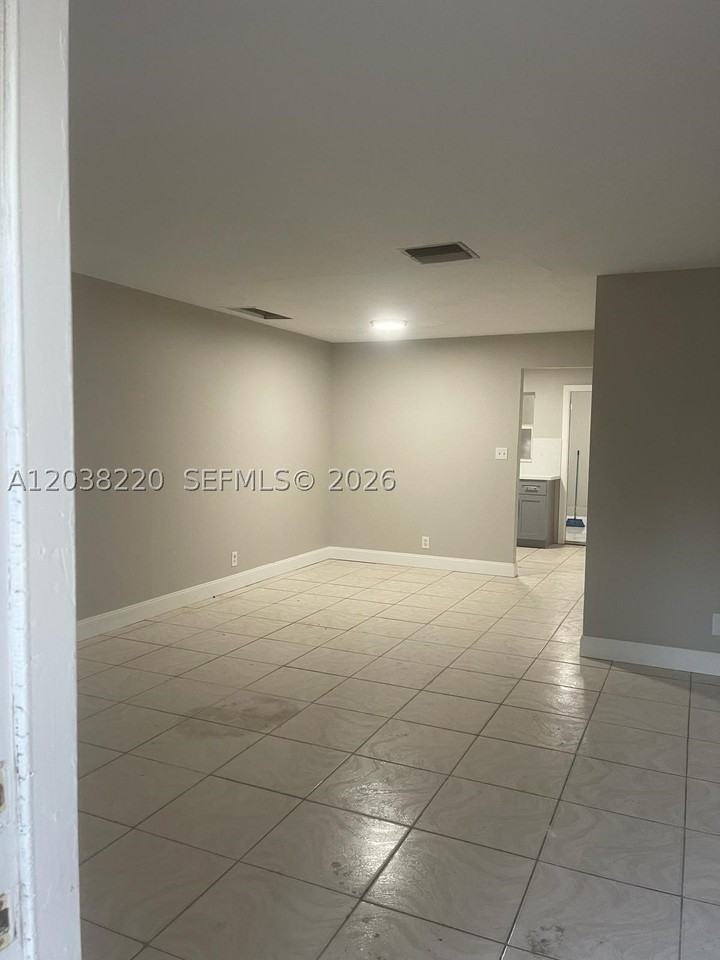 5424 Nw 17th Ct #5424 - Photo 7 of 9