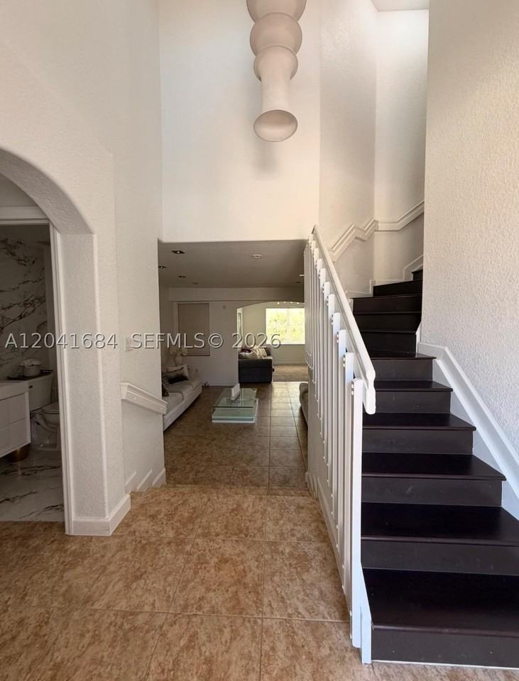 10958 Nw 86th Ter - Photo 2 of 8