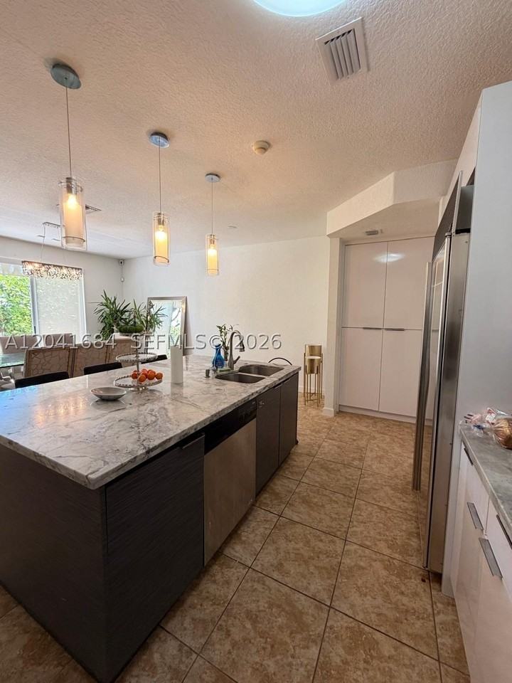 10958 Nw 86th Ter - Photo 5 of 8