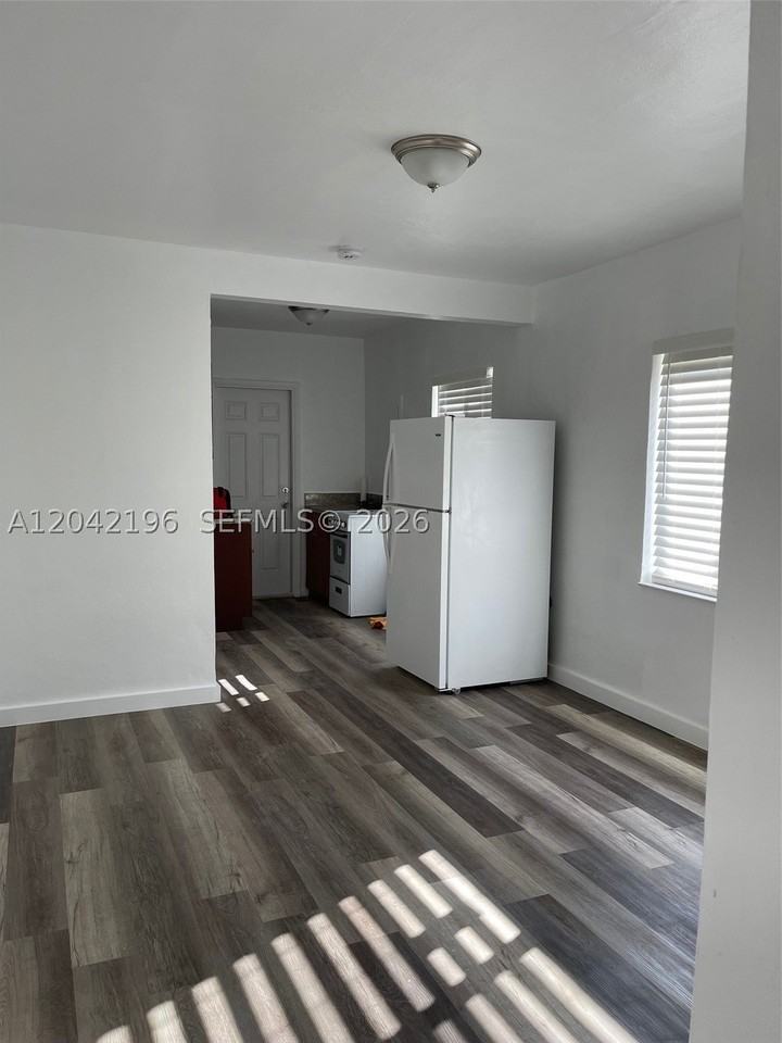430 Sw 6th Ave #8 - Photo 3 of 7