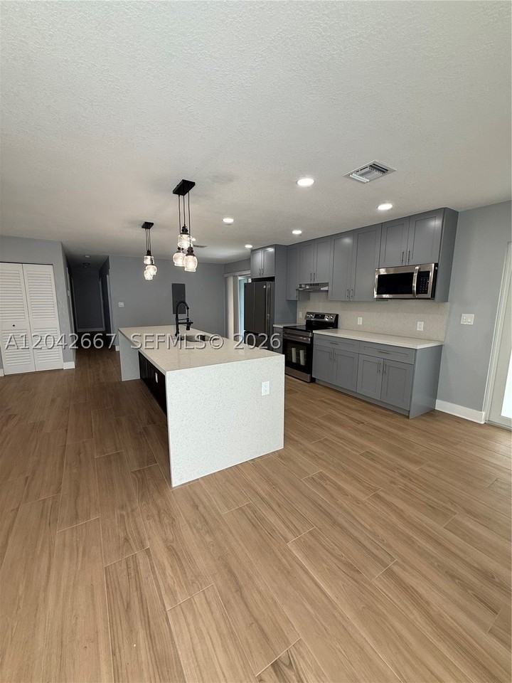 311 Nw 33rd Ter - Photo 2 of 10