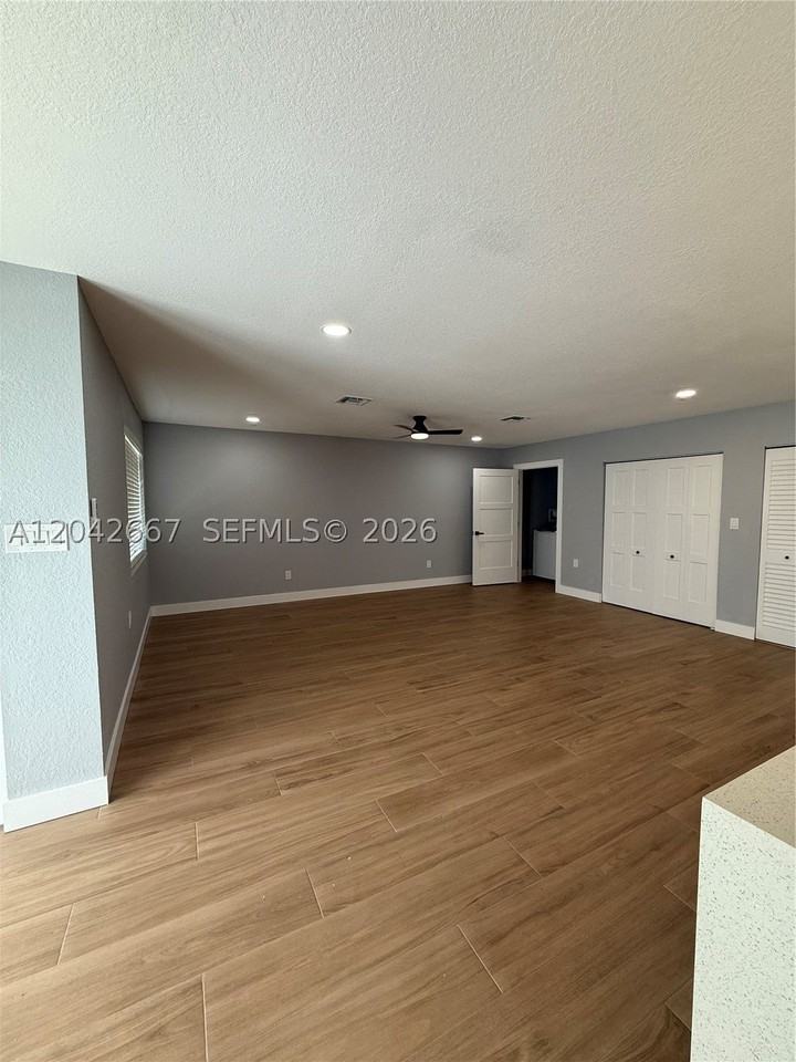 311 Nw 33rd Ter - Photo 4 of 10