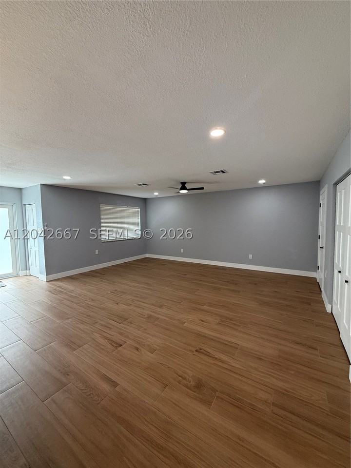 311 Nw 33rd Ter - Photo 5 of 10