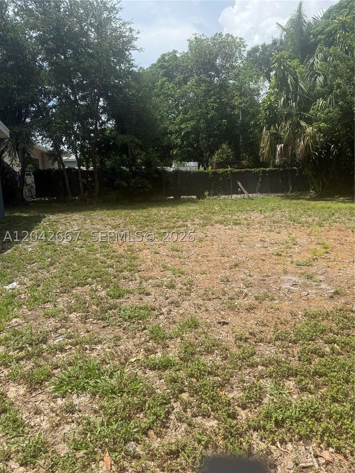 311 Nw 33rd Ter - Photo 7 of 10
