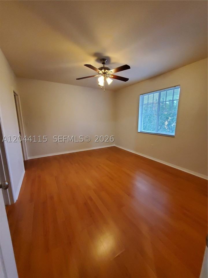 6458 Emerald Dunes Dr #304 - Photo 5 of 5