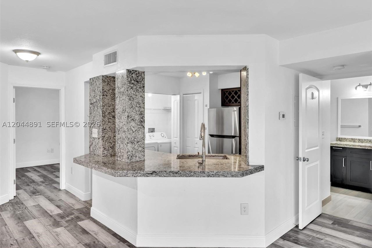 2341 Nw 33rd St #406 - Photo 6 of 31