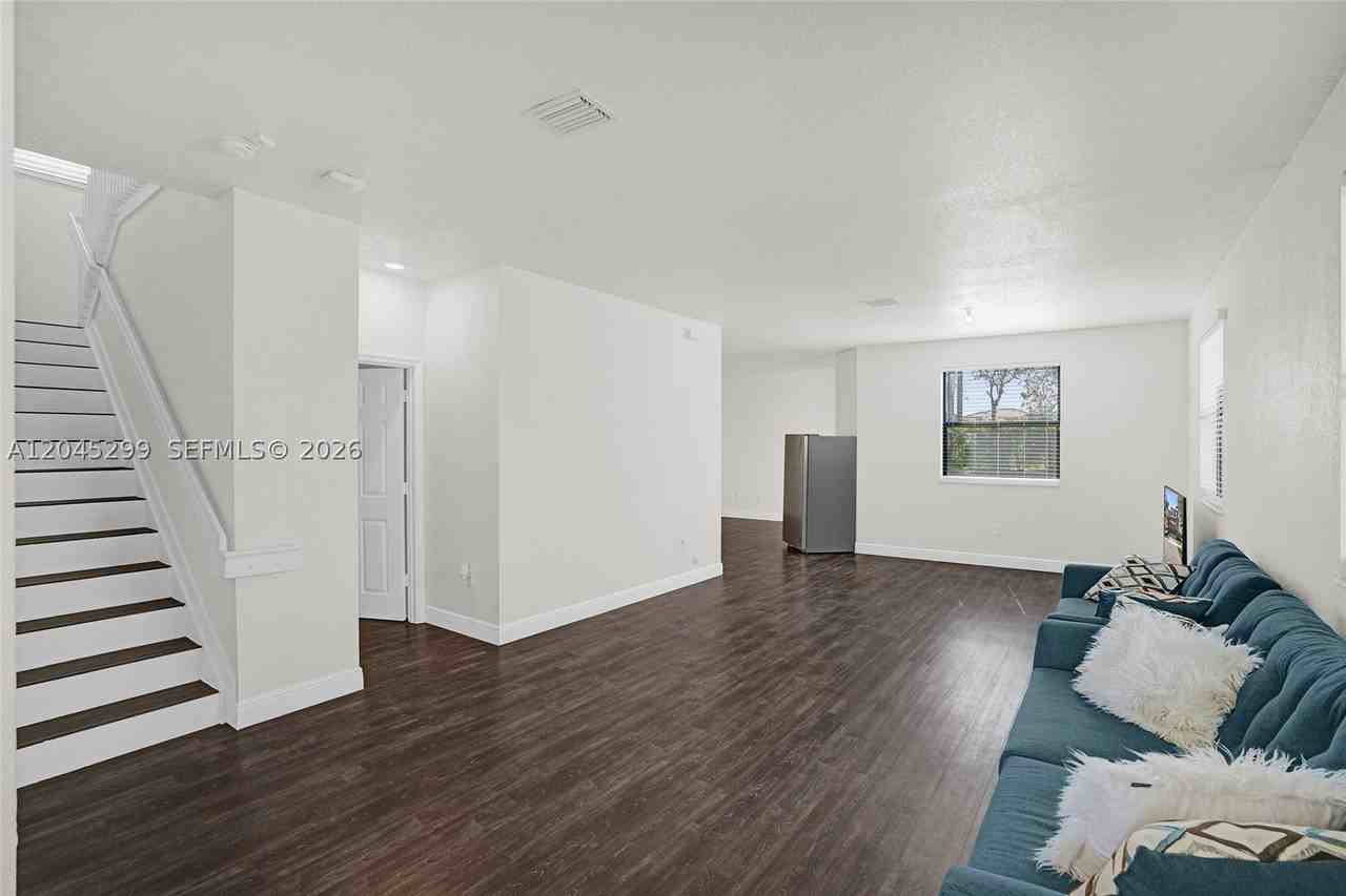 2502 Ne 1st St #0 - Photo 3 of 50